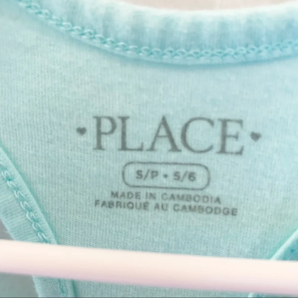 The Children’s Place Girls Pocket Sleeveless tank top. Size 5/6 mint green.